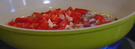 яйца по-мексикански, запеченные с фасолью. Шаг 8