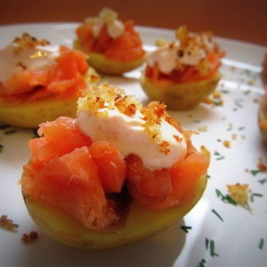 Рецепт закуски из молодого картофеля с копченой горбушей