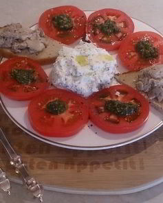 Закуска из томатов и творога