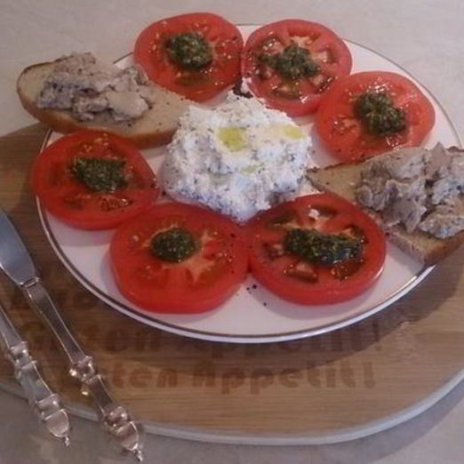 Закуска из томатов и творога