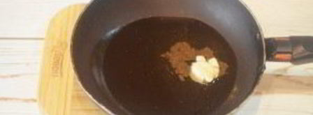 жареные яйца в томатном соусе с тостами. Шаг 2