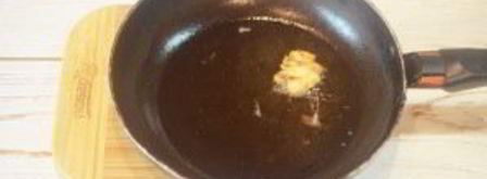 жареные яйца в томатном соусе с тостами. Шаг 3