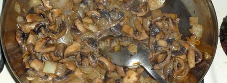 жульен с грибами и сметаной. Шаг 7