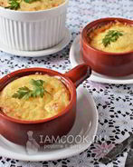 Жульен с курицей и грибами в горшочках