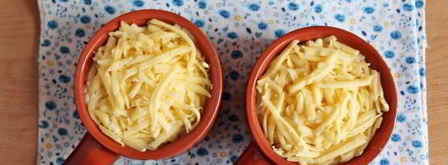 жульен с курицей и грибами в горшочках. Шаг 12