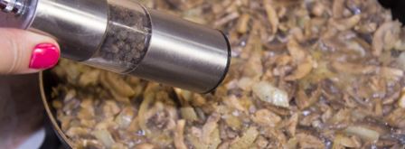 жульен в горшочке с курицей и грибами. Шаг 8