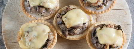 жульен в тарталетках с грибами и курицей. Шаг 13